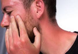 پوست در حال لایه برداری