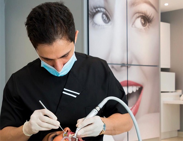 ایمپلنت دندان در زعفرانیه