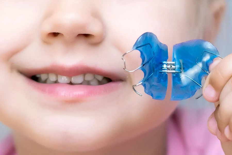 ارتودنسی پیشگیری در کودکان با پلاک متحرک