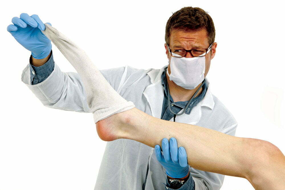 آیا نیاز است که به دلیل بوی بد پاها و کفش به پزشک مراجعه کنیم ؟