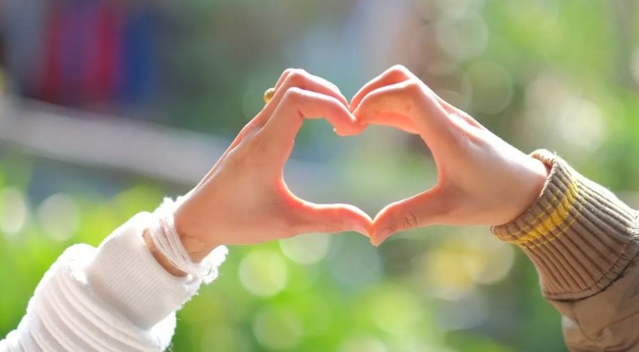 چجوری قربون صدقه عشقم برم ؟