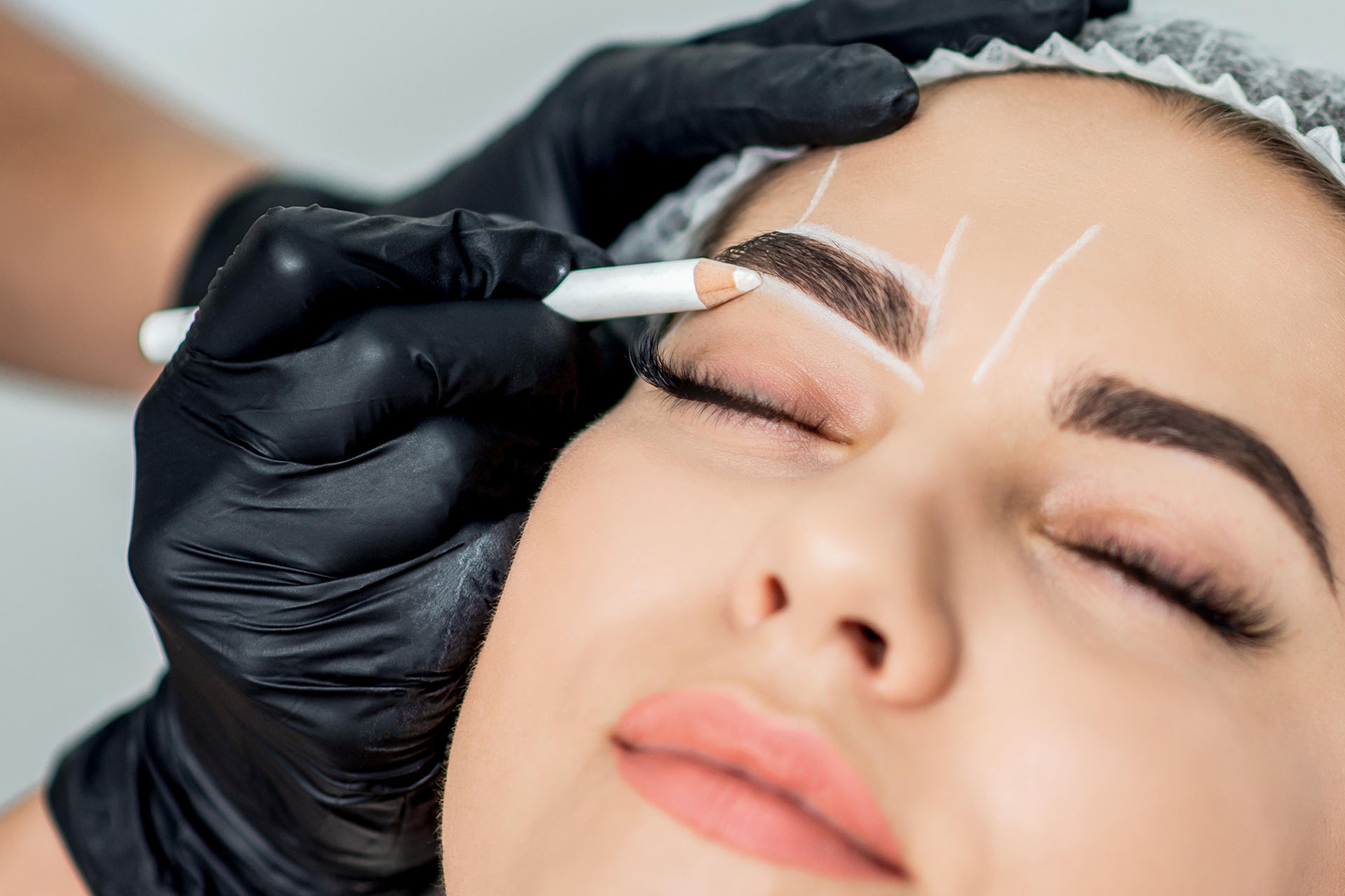 5 مرحله مهم کاشت ابرو در تهران که باید بدانید