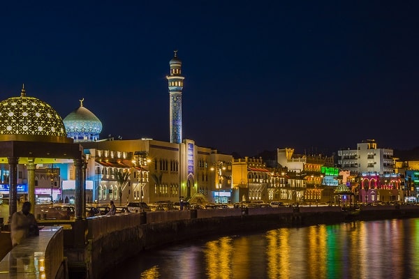 درآمد پرستار در عمان