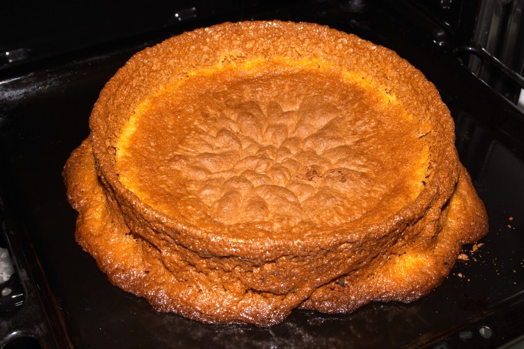 علت پف نکردن کیک چیست ؟ 7 دلیل که باعث می شود کیک شما پف نکند